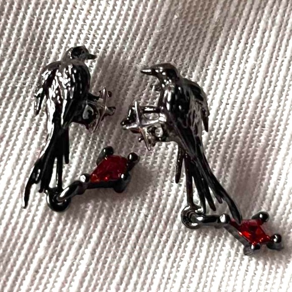 “Raven” Edgar Poe Perched Crow Bird Star Blood Droplet Macabre Gothic Grim Studs - Picture 15 of 16